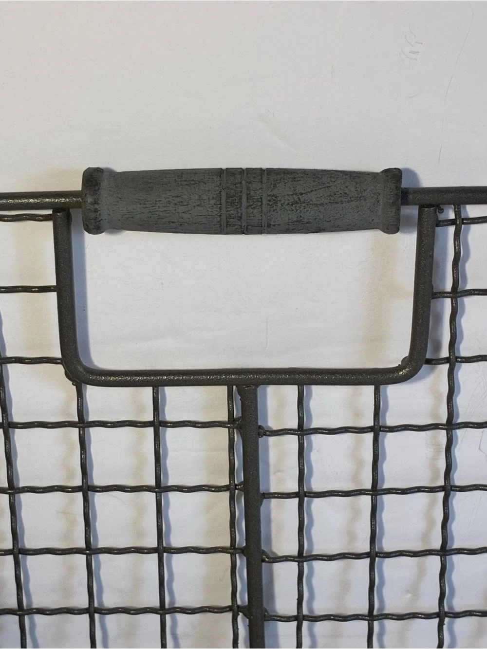Vintage Industrial Wavy Wire Storage Basket with Wood Handles – Farmhouse Decor